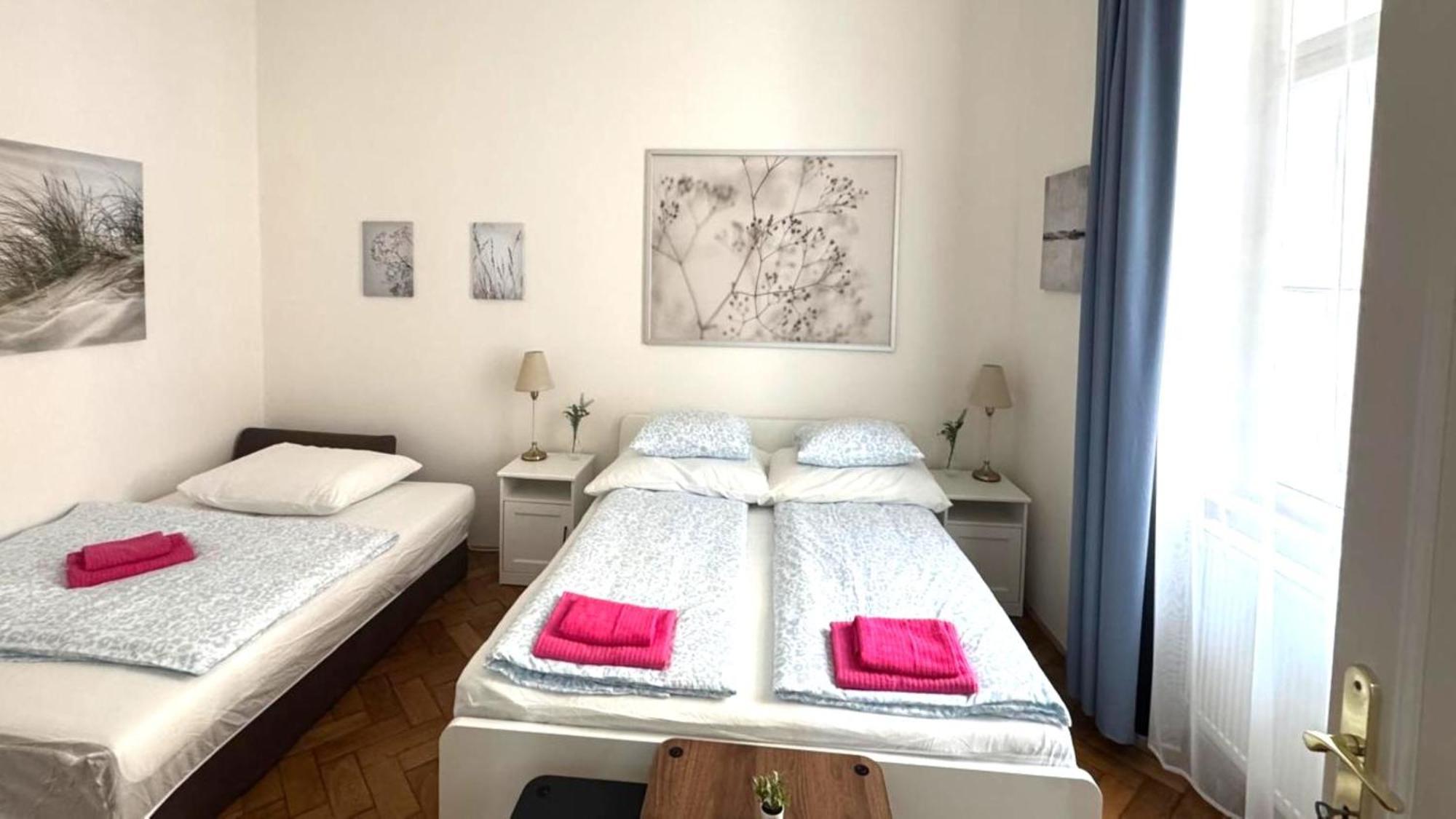 Side Street Apartments Prague Exterior photo
